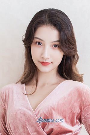 207884 - Caiyun Age: 21 - China