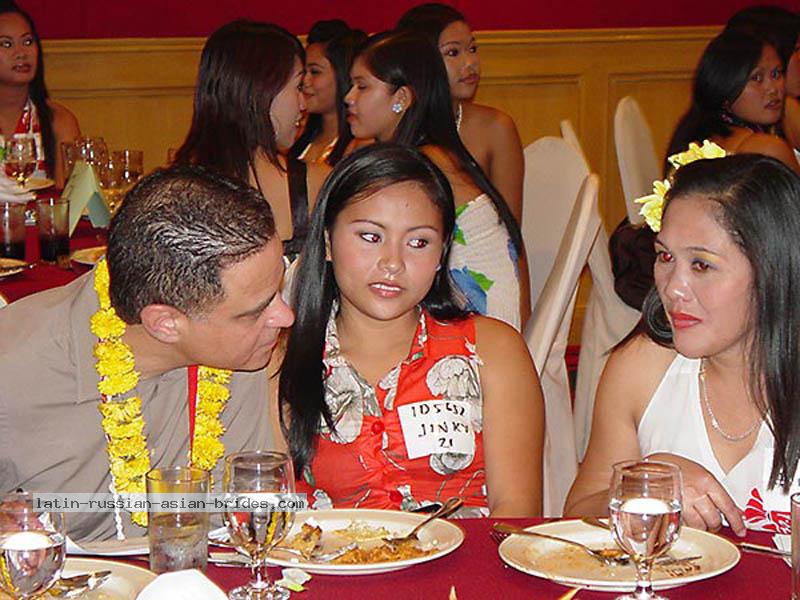 065-filipino-women