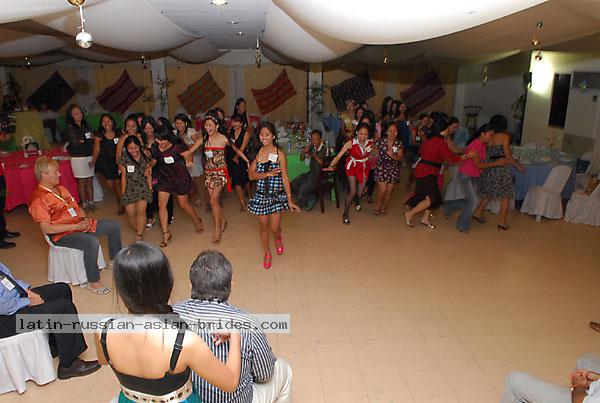 young-filipino-women-092