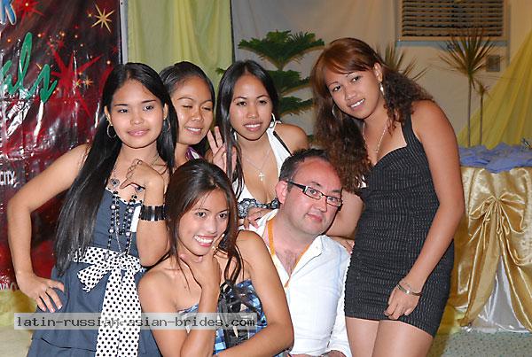 young-filipino-women-096